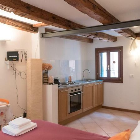 In The Heart Of Biennale Ac Wi-Fi Apartment Venesia Bagian luar foto