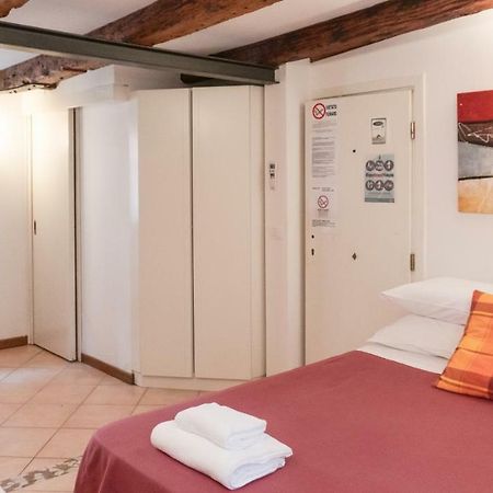 In The Heart Of Biennale Ac Wi-Fi Apartment Venesia Bagian luar foto