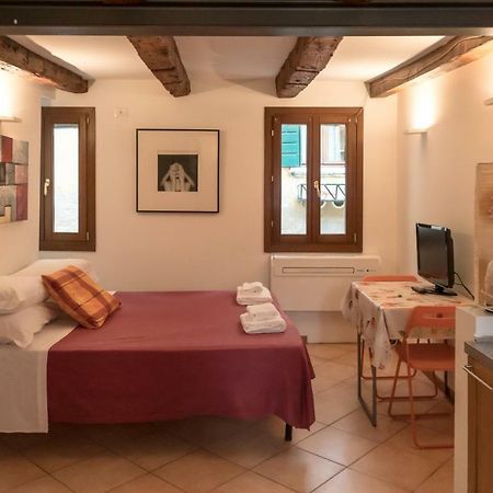 In The Heart Of Biennale Ac Wi-Fi Apartment Venesia Bagian luar foto