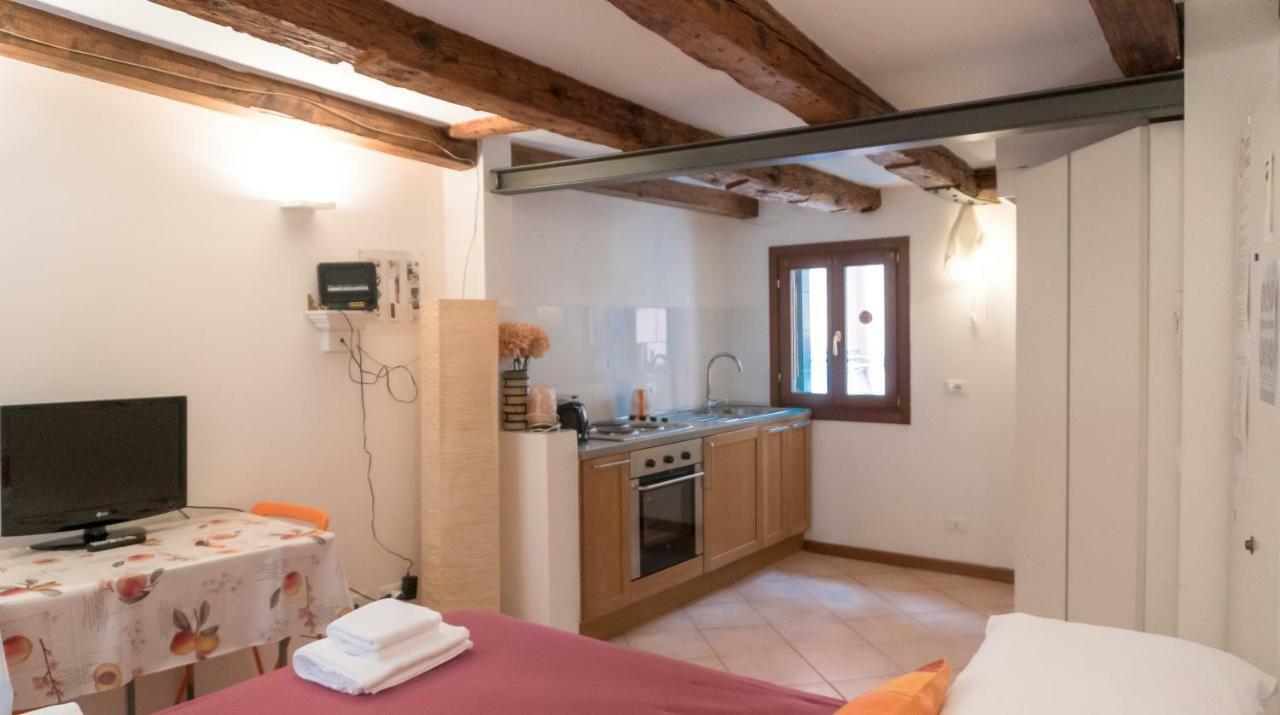 In The Heart Of Biennale Ac Wi-Fi Apartment Venesia Bagian luar foto