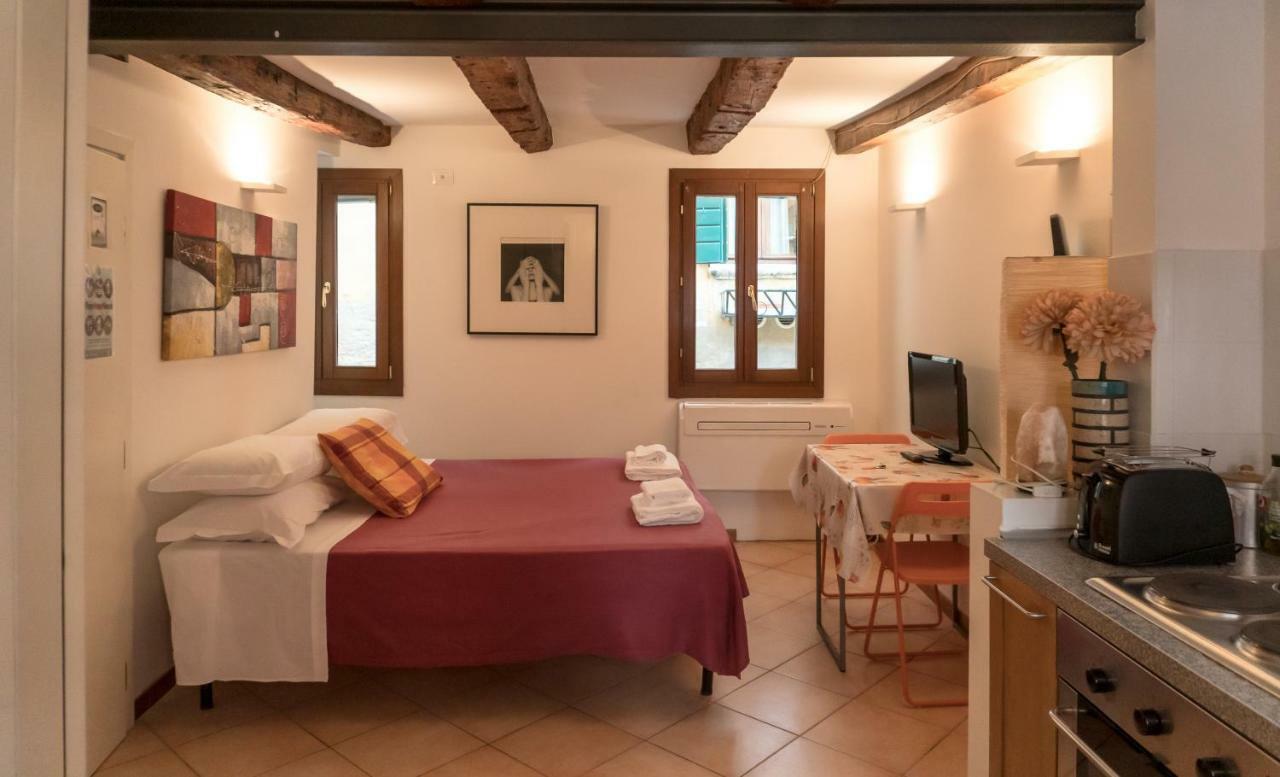 In The Heart Of Biennale Ac Wi-Fi Apartment Venesia Bagian luar foto